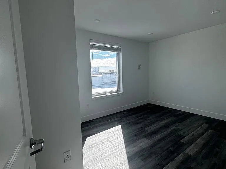 585 ESSEX STREET — Photo 56