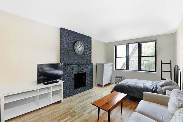 Rented by Anchor Associates | media 29