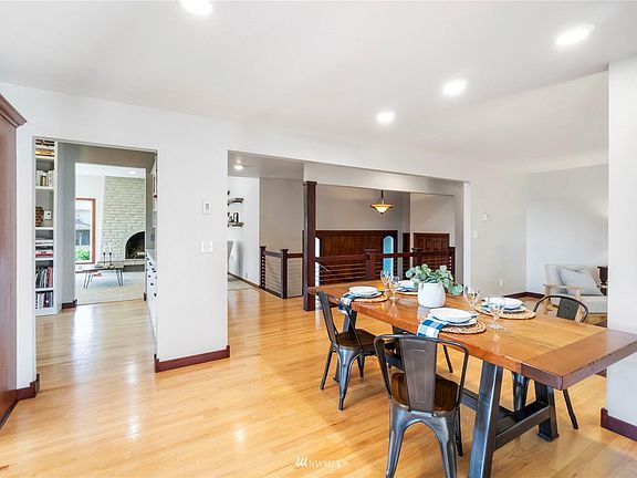 5th image of 1021 Panorama Dr