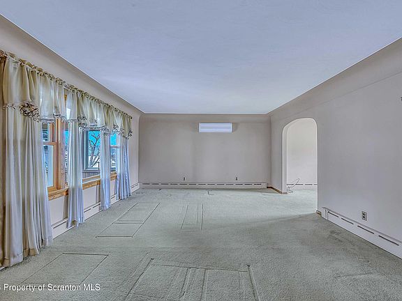 3rd image of 211 Green St