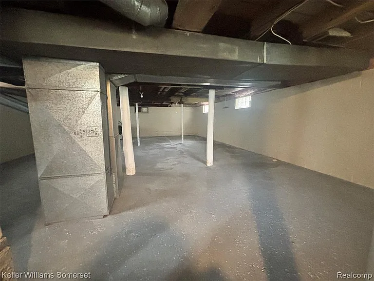 24300 Melrose Ave — Photo 16