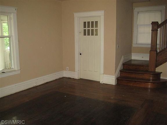 5th image of 483 E Stockbridge Ave