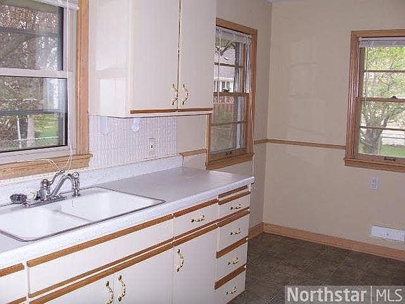 3rd image of 5927 Elmhurst Avenue