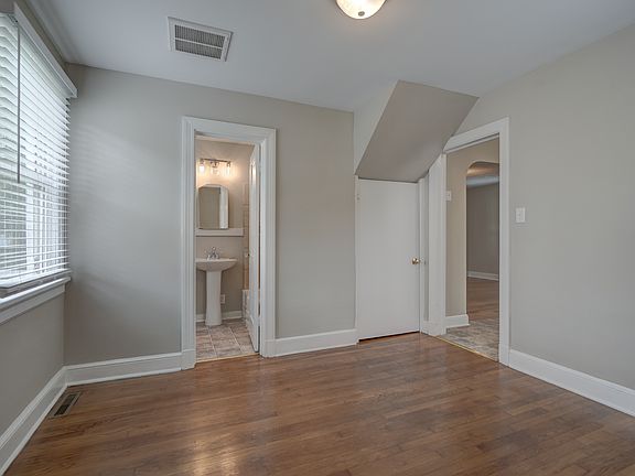 2nd image of 2707 Wellington St
