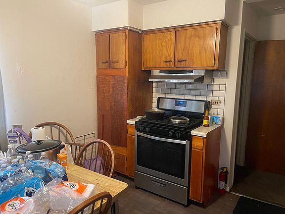3rd image of 615 W 95th St