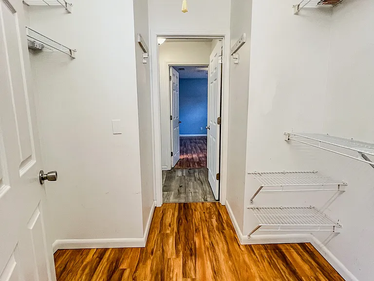 359 Mercedes Ave — Photo 18