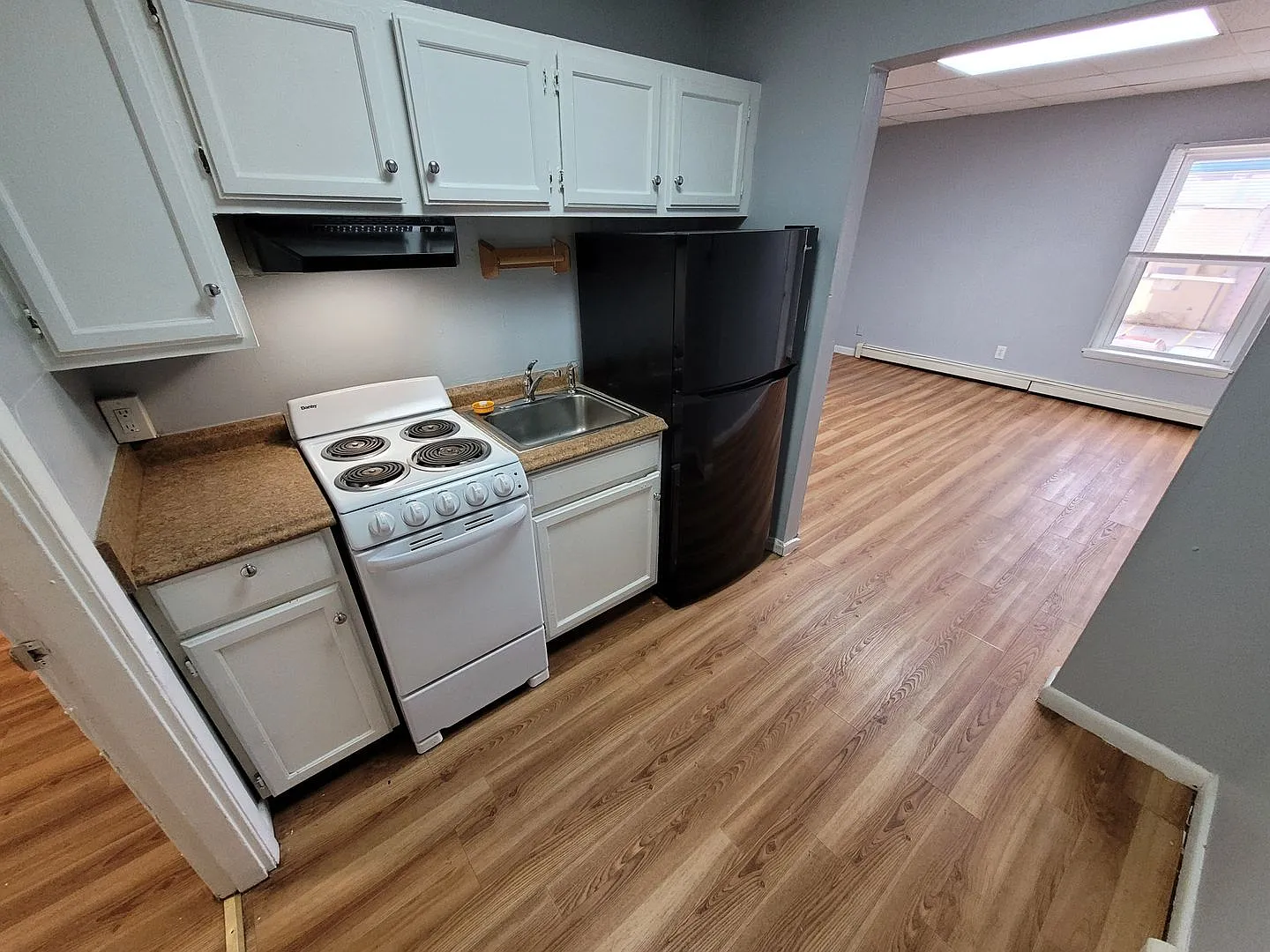 1358 Elm St. — Photo 3