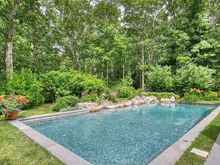 10 Dering Ln — Photo 3