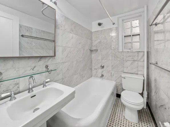 324 East 41st Street image 10 of 12