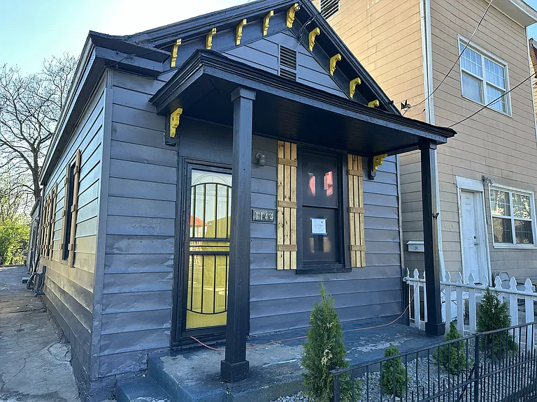 1144 Putnam St — Photo 12