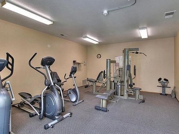 3rd image of 1669 Parkview Green Cir