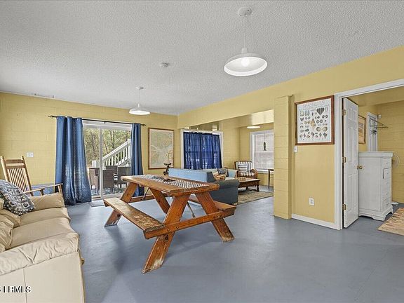 5th image of 1118 Lands End Rd