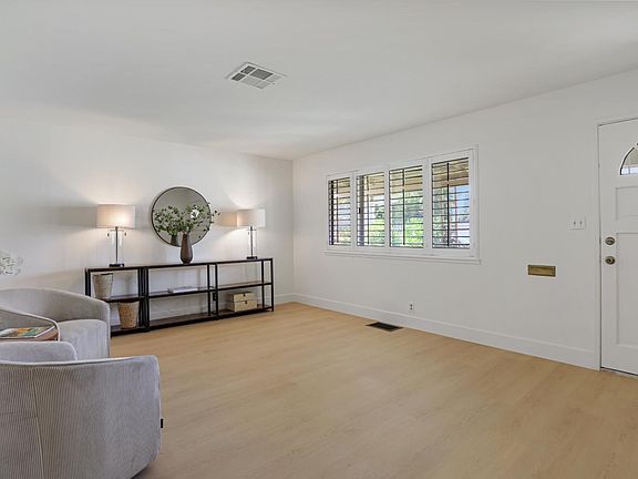 4th image of 2442 Corbin Ln