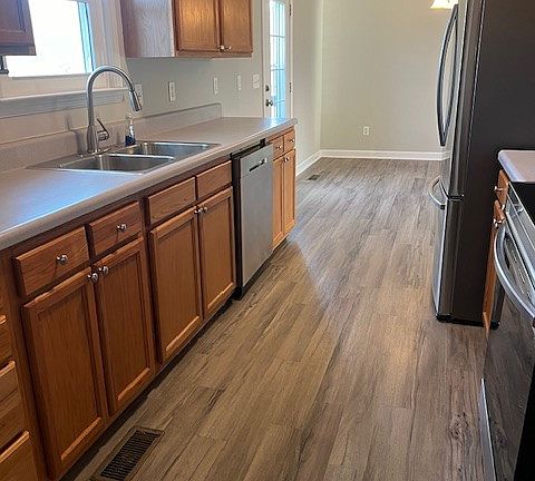 5th image of 211 River Wood Dr