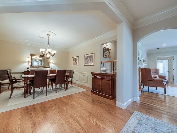 5th image of 271 Savannah Park Dr