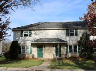 141 Oak Manor Dr, York, PA 17402