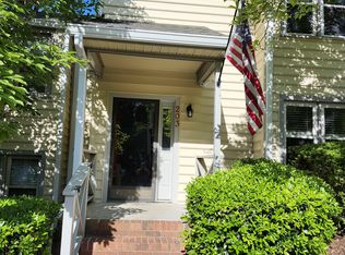 203 Oak Hollow Ct, Raleigh, NC 27613