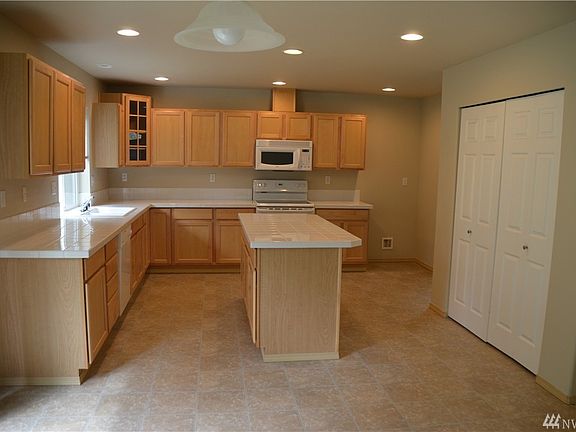 4th image of 12112 57th Dr SE