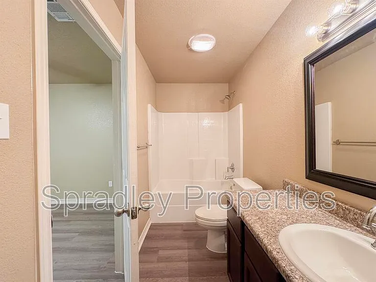 943 Laila Ln — Photo 13