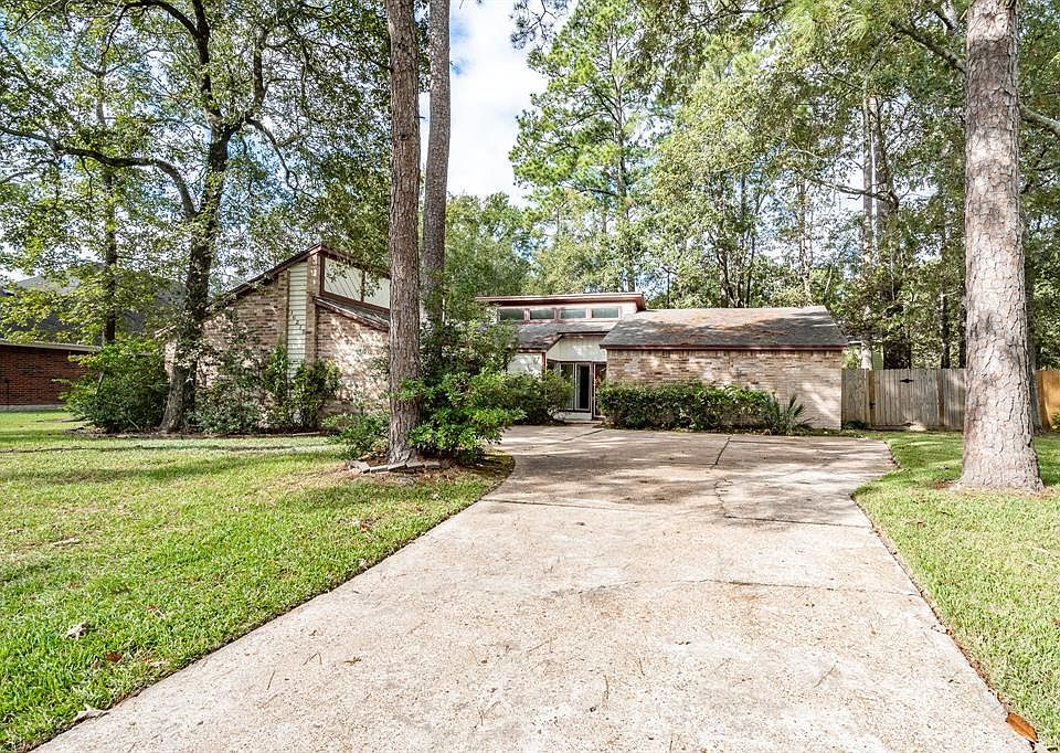 1st image of 16215 Spinnaker Dr