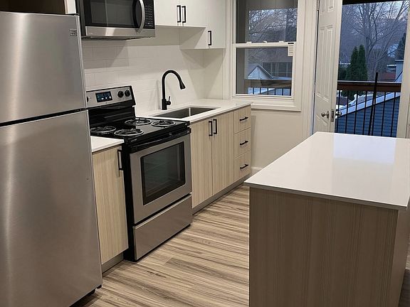2nd image of 324 Vidal St S #5