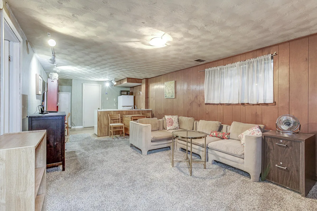 Building Photo - 7812 Carteret Rd #2