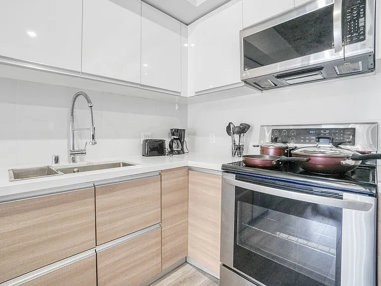 Maia Avira at Glendale Kitchen with Stainless Steel Appliances