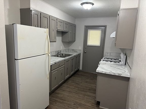 3rd image of 136 21st St NE