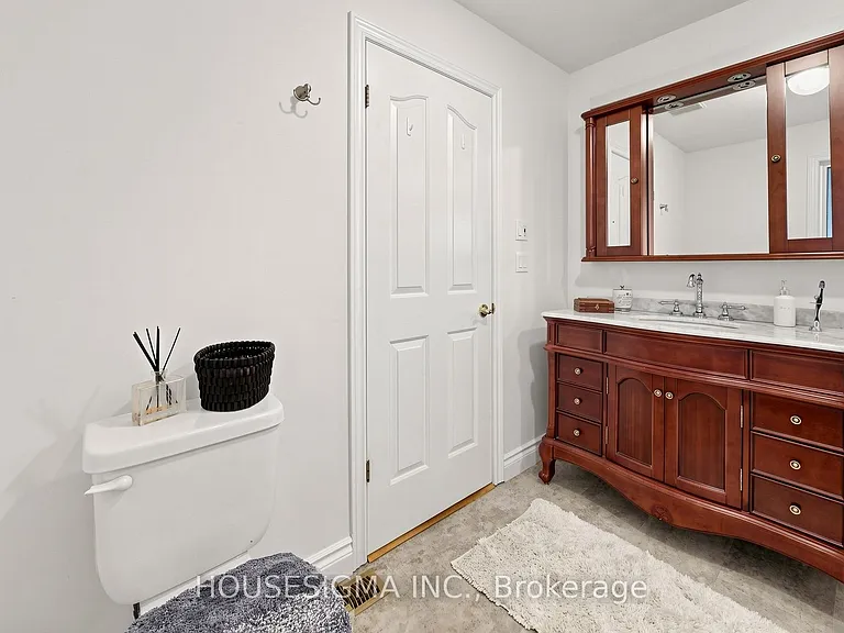 69 Holyrood Ave — Photo 33