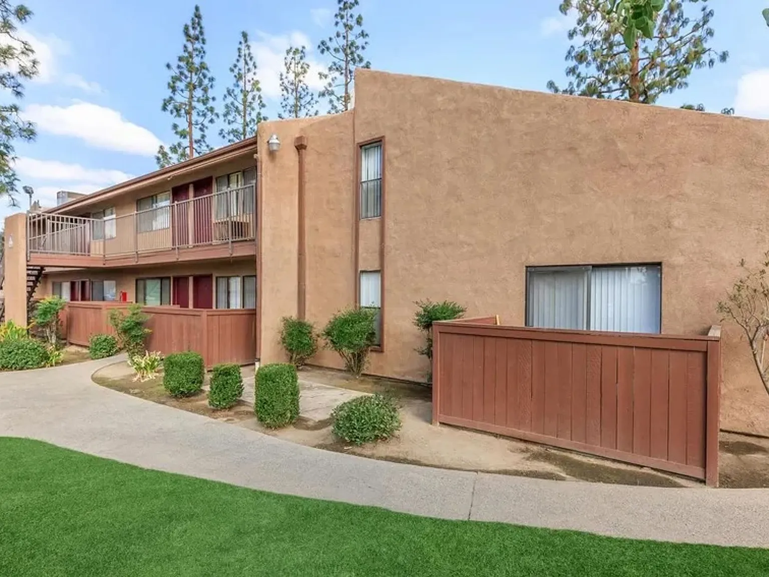 Pacific Terrace — Photo 3