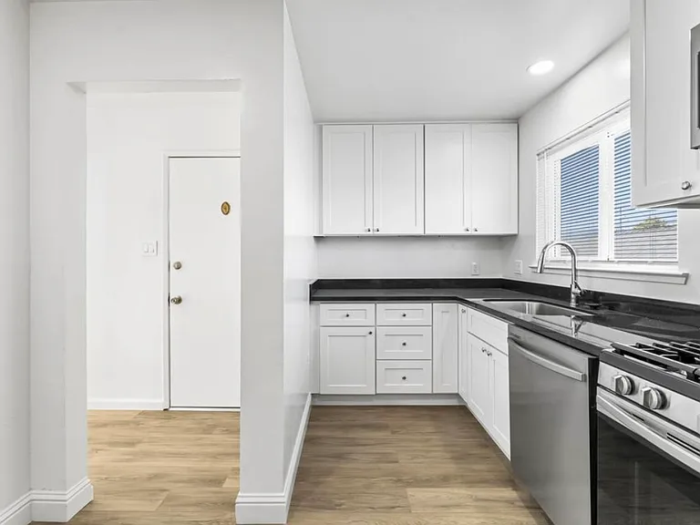 1259 Carrison St #C — Photo 2