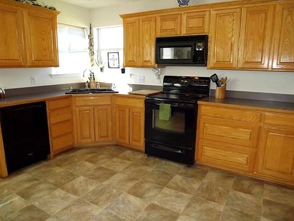 3rd image of 11001 Adiana Ln