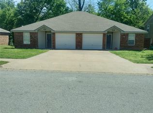 255 Graystone Cir, Centerton, AR 72719
