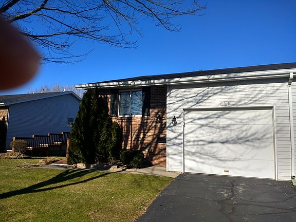 3rd image of 1509 Klempel Farm Dr
