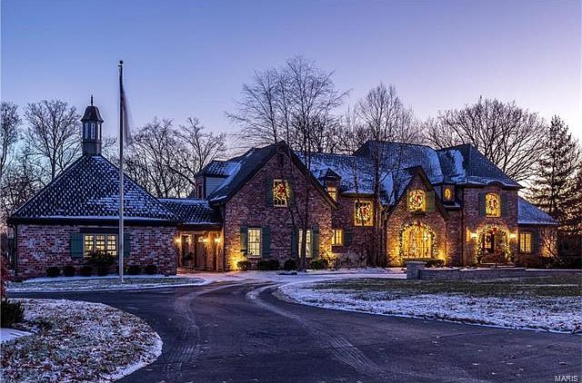 1st image of 23 Huntleigh Woods