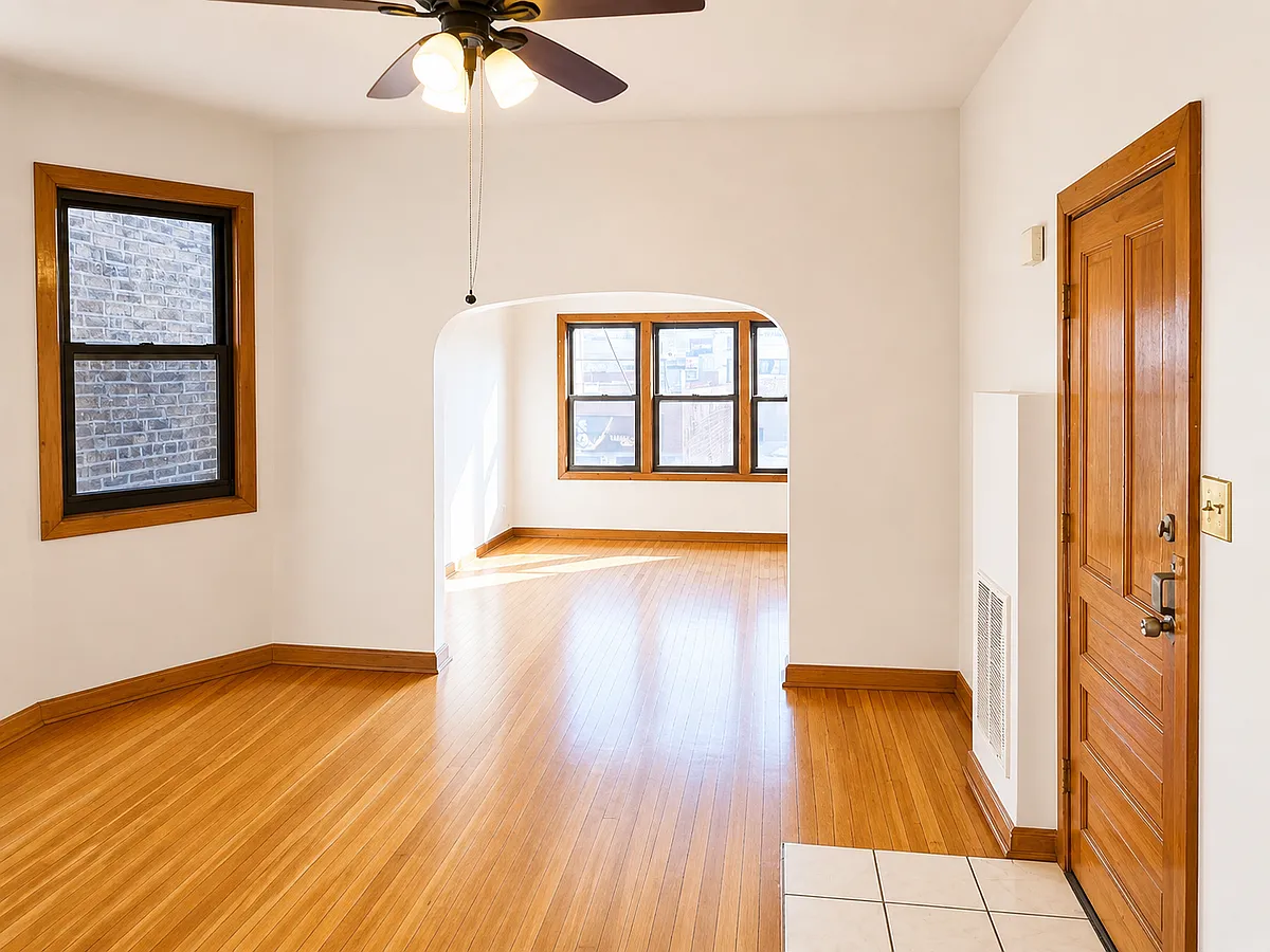 Building Photo - 2825 N Milwaukee Ave #1