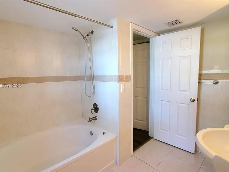 577 SW 111th Ln #203 — Photo 11