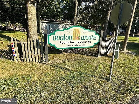 4th image of 27886 Avalon Dr