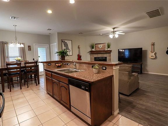 4th image of 10613 Windway Ave