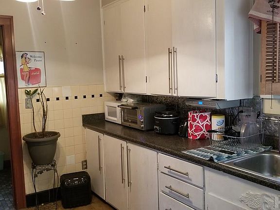 5th image of 617 College Ave