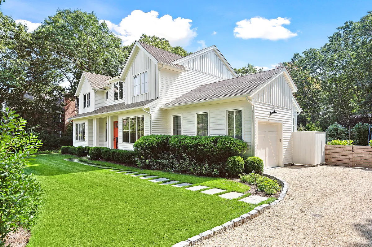 Building Photo - Birchwood Ln