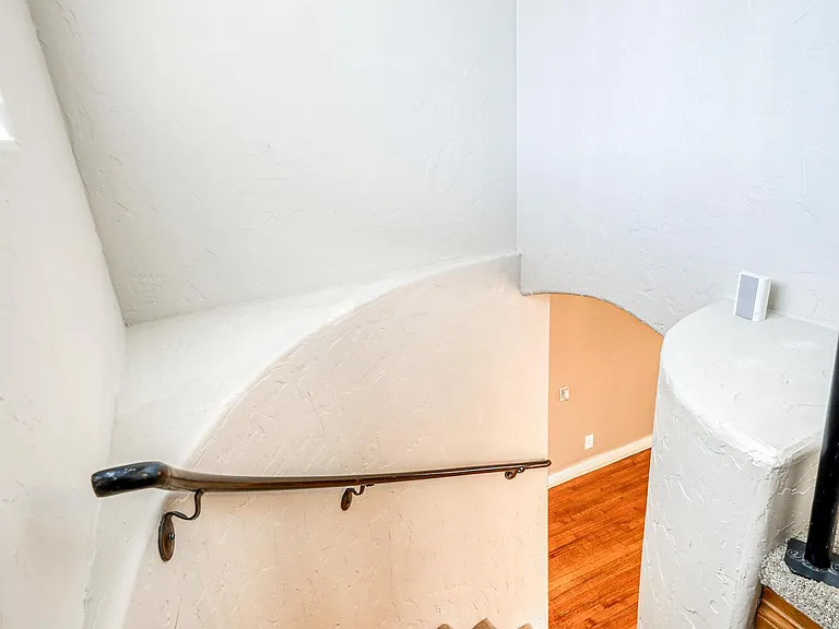 715 E Robinson Ave — Photo 37