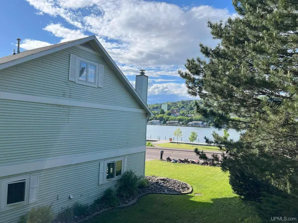 701 W Lakeshore Dr, Houghton, MI 49931