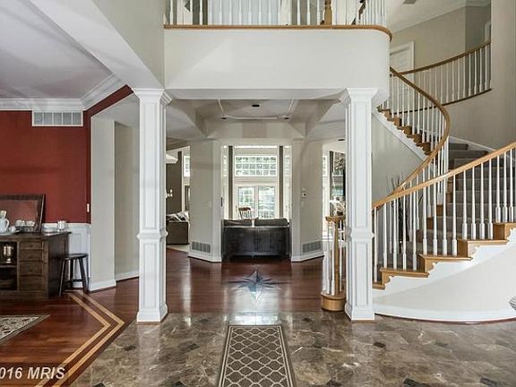 3rd image of 2618 Chestnut Woods Ct