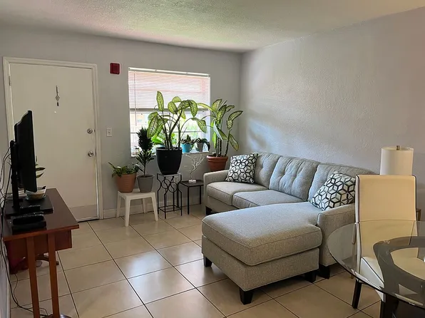 3800 SW 102nd Ave APT 223, Miami, FL 33165
