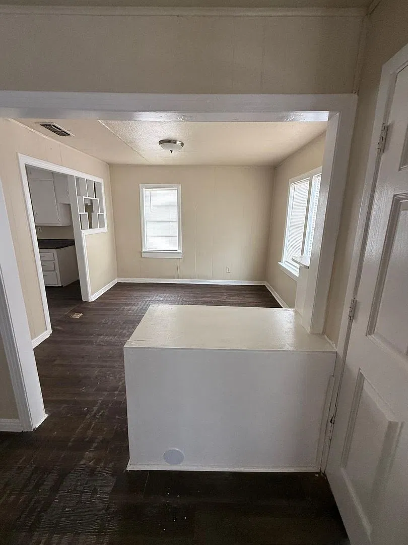 Coming Soon! Handyman Special $0 First Month's Rent / "You Fix, You Save Big!! — Photo 3
