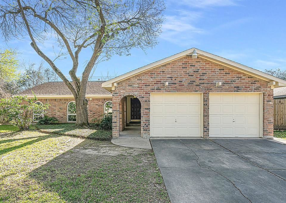 1st image of 15806 La Avenida Dr
