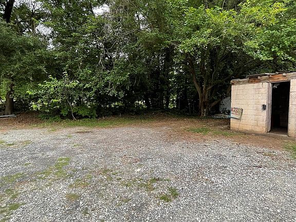 4th image of 411 Klumac Rd