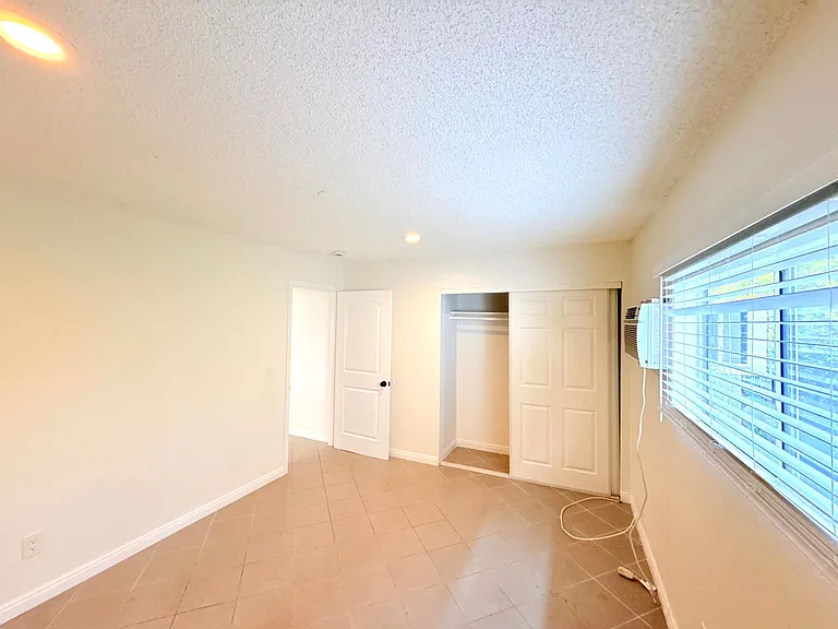 5440 - 5442 Lemon Grove Av — Photo 11