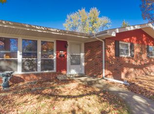 13 Stratford Way, Belleville, IL 62226